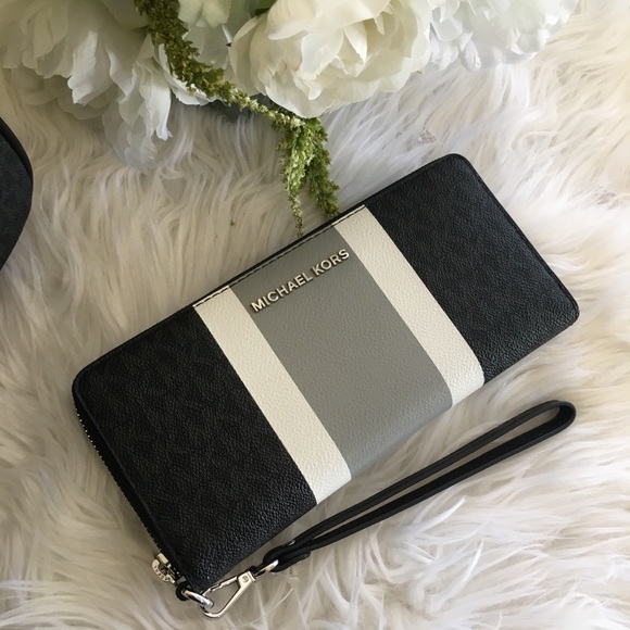 Last set✨Michael Kors medium abbey Backpack&wallet - Picture 3 of 8